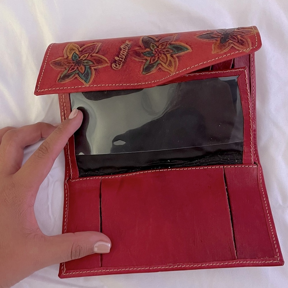 Floral Embossed Leather Wallet - Picture 5 of 5
